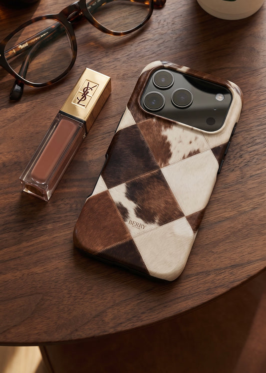 Rodeo Chic iPhone MagSafe – ブラウンの牛柄のiPhoneケース