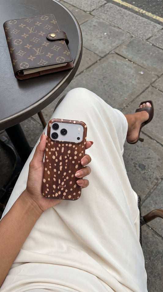 Funda para iPhone con diseño elegante color: marrón – Bambi