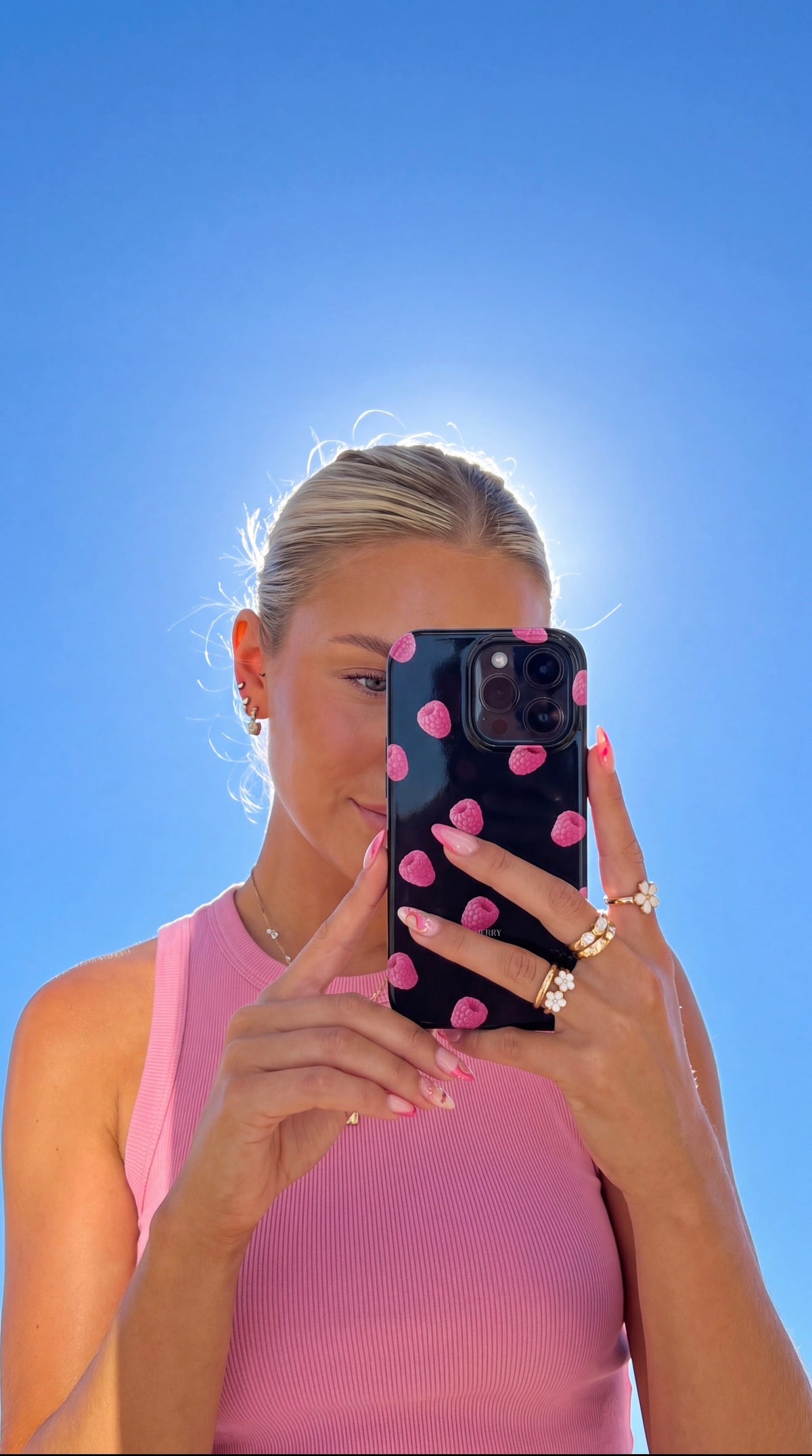Lyserødt iPhone-cover med stilrent design, designet Raspberry Kisses Midnight